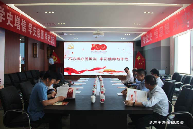 ��ɫ��ί��ί����|�hί��ӛ������һ���W�R�м�������H���֘��^Ħ�{(di��o)�И���..